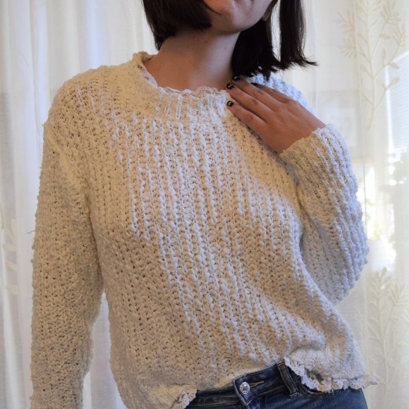 Cottagecore Sweater with Lace-Detailing - Picture 5 of 6